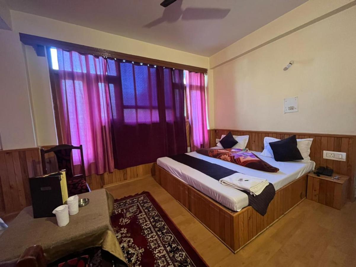 Hotel Anupam Касол Екстериор снимка